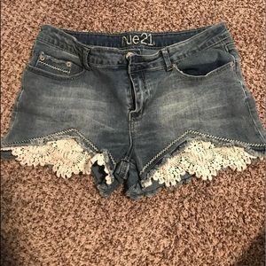Shorts with lace